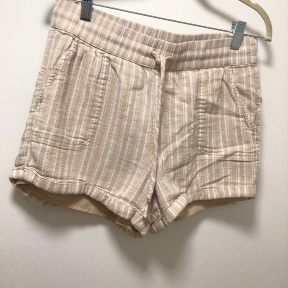 Hollister Linen Blend Striped Beige and White Shorts - Picture 1 of 5